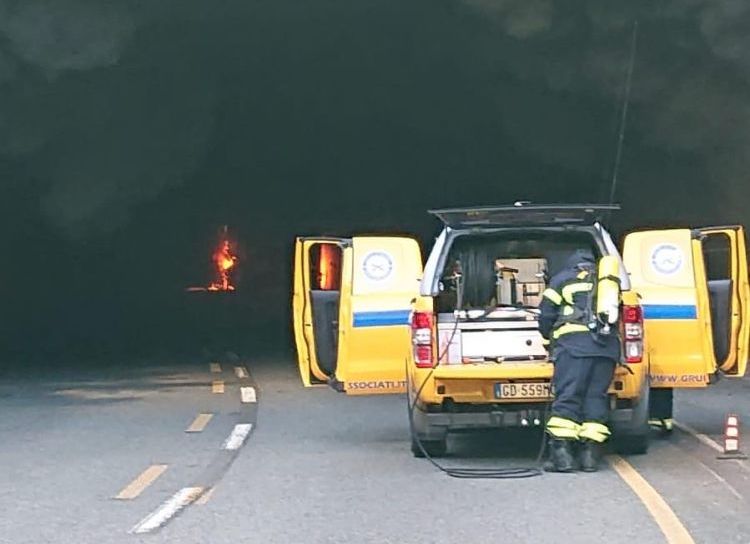 Incendio in galleria: rallentamenti in autostrada