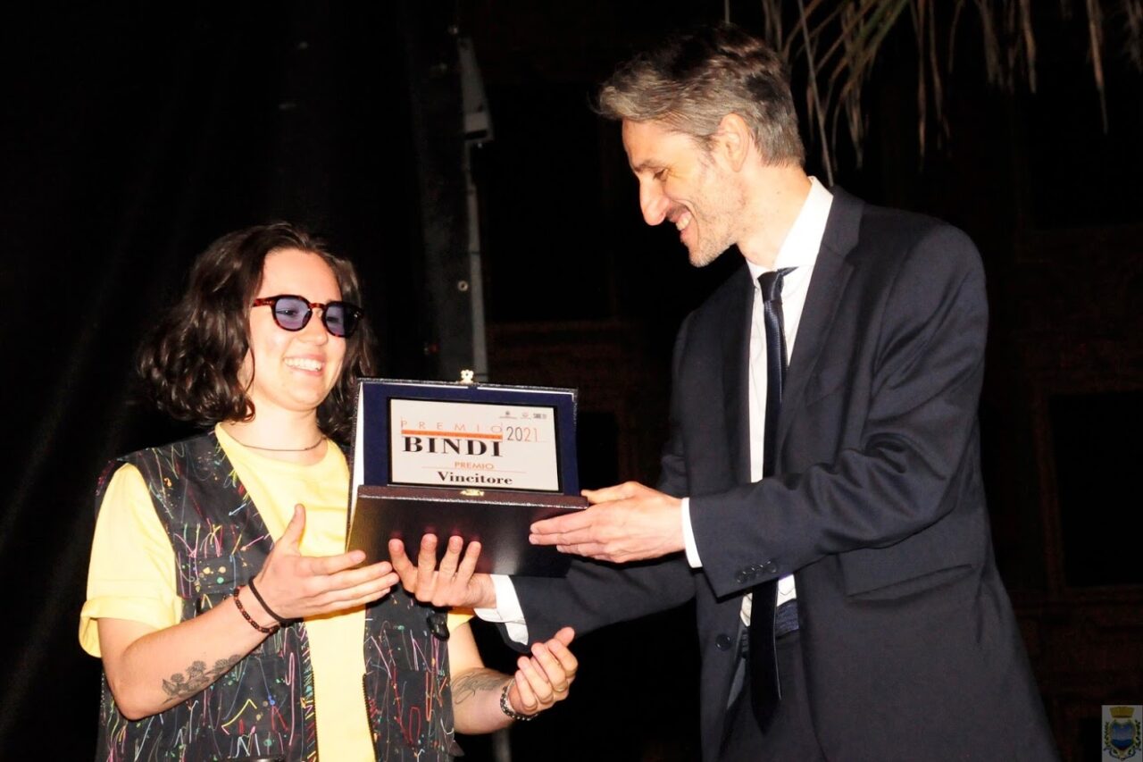 Una 22enne vince il Premio Bindi