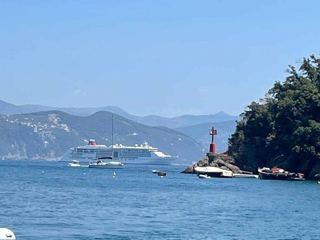 La prima nave da crociera torna a Portofino. Le parole di Toti