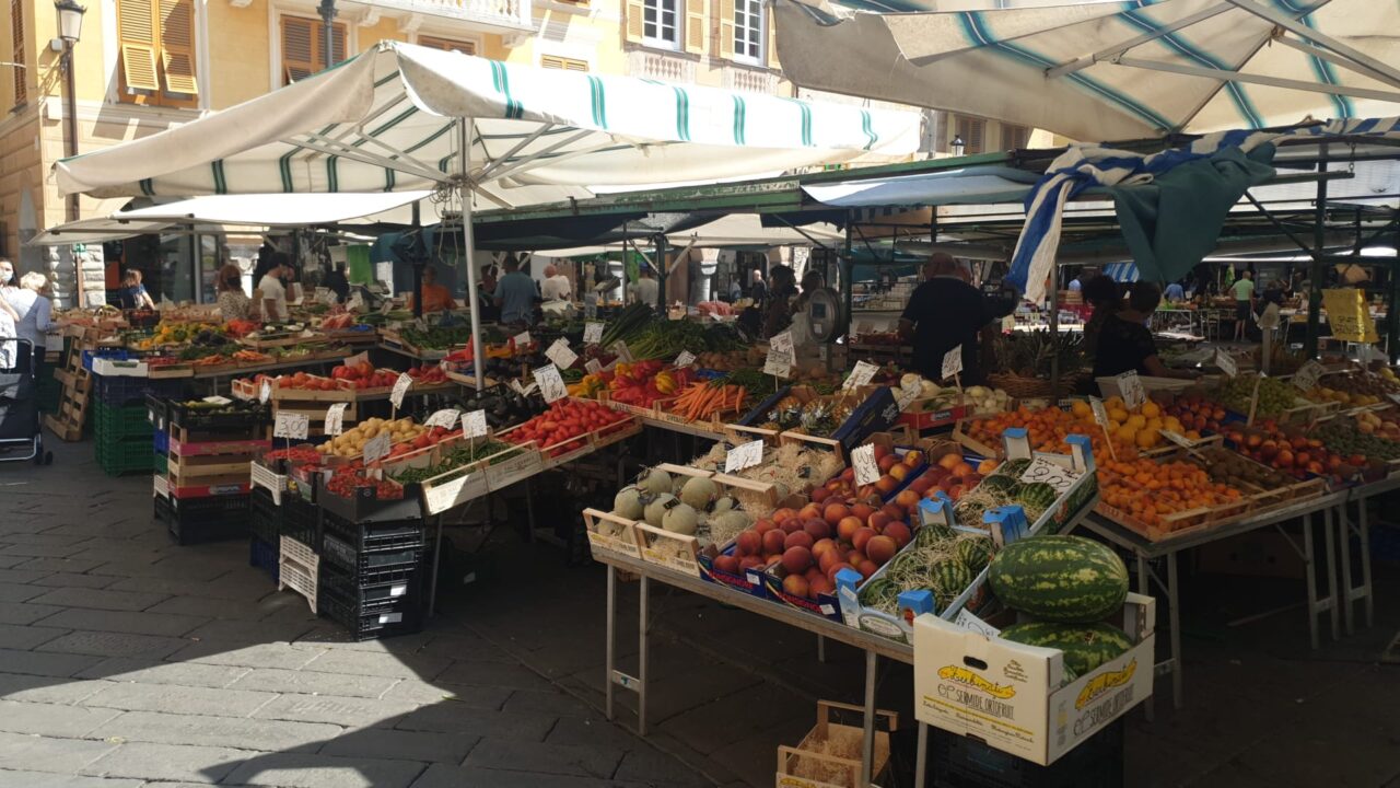 Il mercato di Piazza Mazzini e i negozianti di Chiavari in lutto per la morte di Di Capua