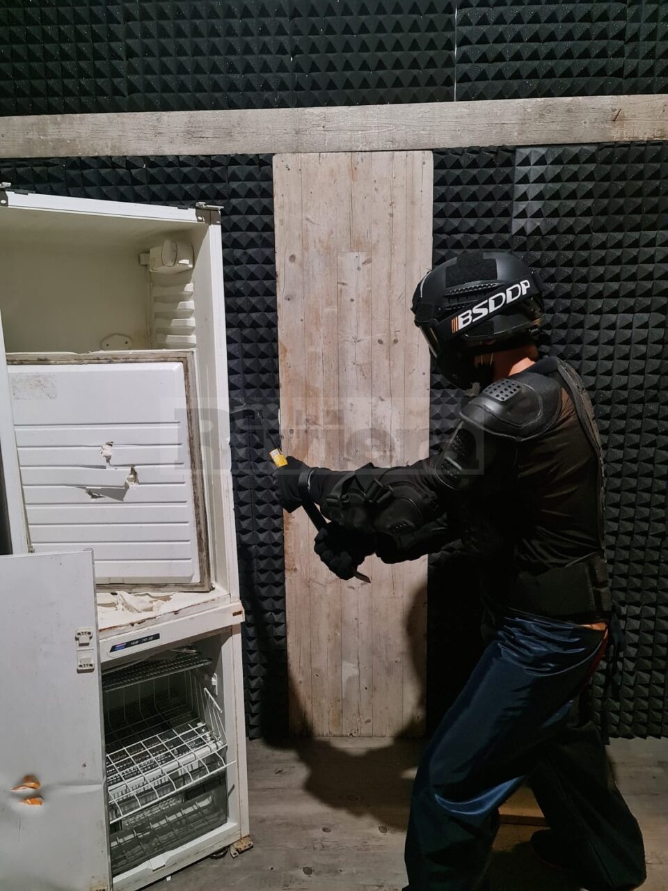 Apre in Liguria la prima “Boom Room” della regione: entri, paghi e spacchi ciò che vuoi. Video
