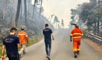 Incendi: su rogo Framura riprese operazioni con 2 elicotteri, volontari e Vigili del Fuoco per attività di bonifica