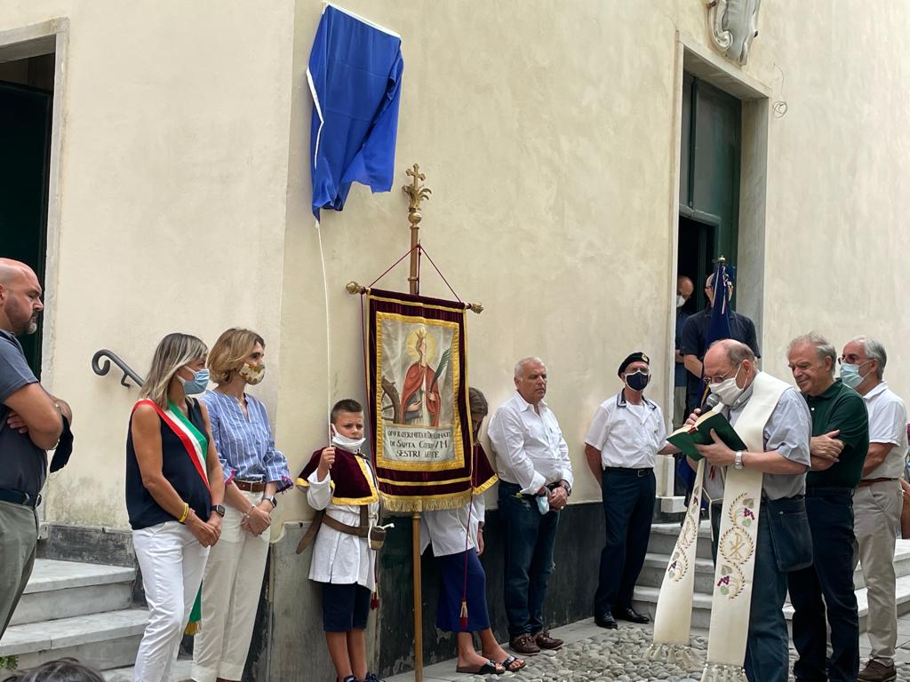 Intitolata a don Antonio Frugone, sacerdote e poeta, la piazzetta della chiesa di San Pietro in Vincoli
