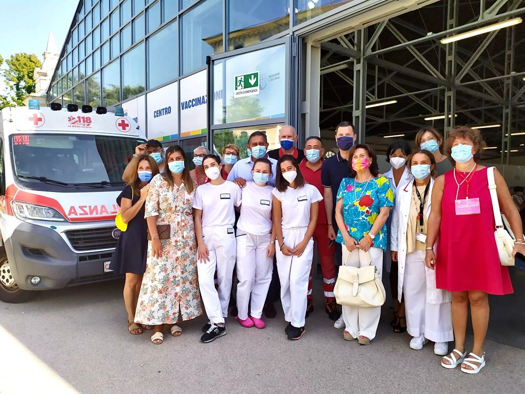 “Grazie a tutto il personale sanitario che in Liguria è pronto a vaccinare anche oggi”