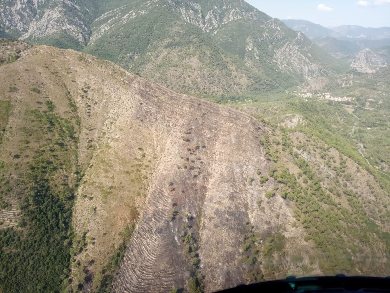 Incendio a Sori, intervento dei Vigili del Fuoco