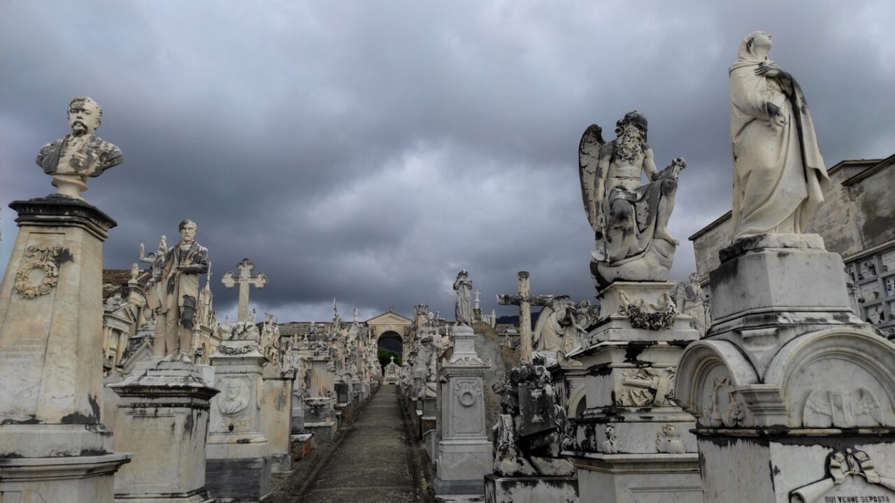 Il cimitero di Lavagna è monumentale, Comune ristampa libro storico