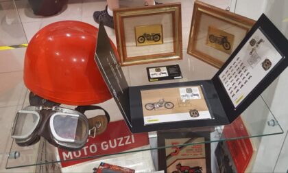 Anche l'ufficio postale di Rapallo celebra la moto Guzzi