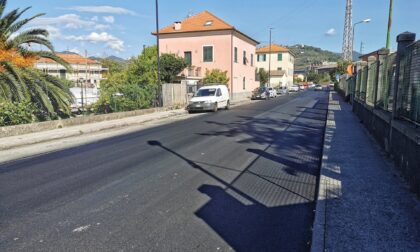 Nuovo asfalto in via Moggia, si parte lunedì: attenzione ai divieti di sosta