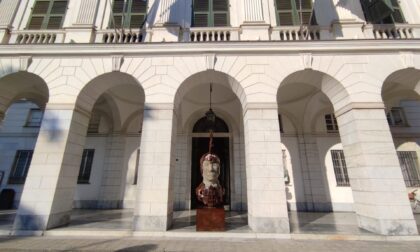 Una statua davanti a Palazzo Bianco per ricordare il sindaco Di Capua