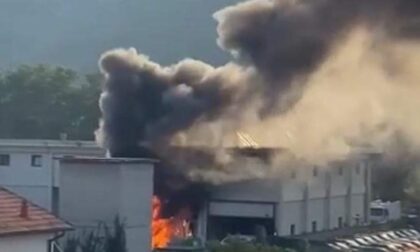 Nuovo incendio al magazzino comunale di Chiavari