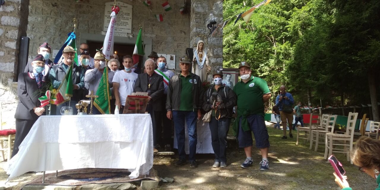 Lovari ha inaugurato la campana restaurata: suonerà ogni sera in memoria dei Caduti