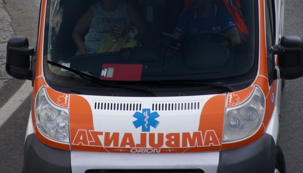 Turista punto da sciame di calabroni a Corniglia