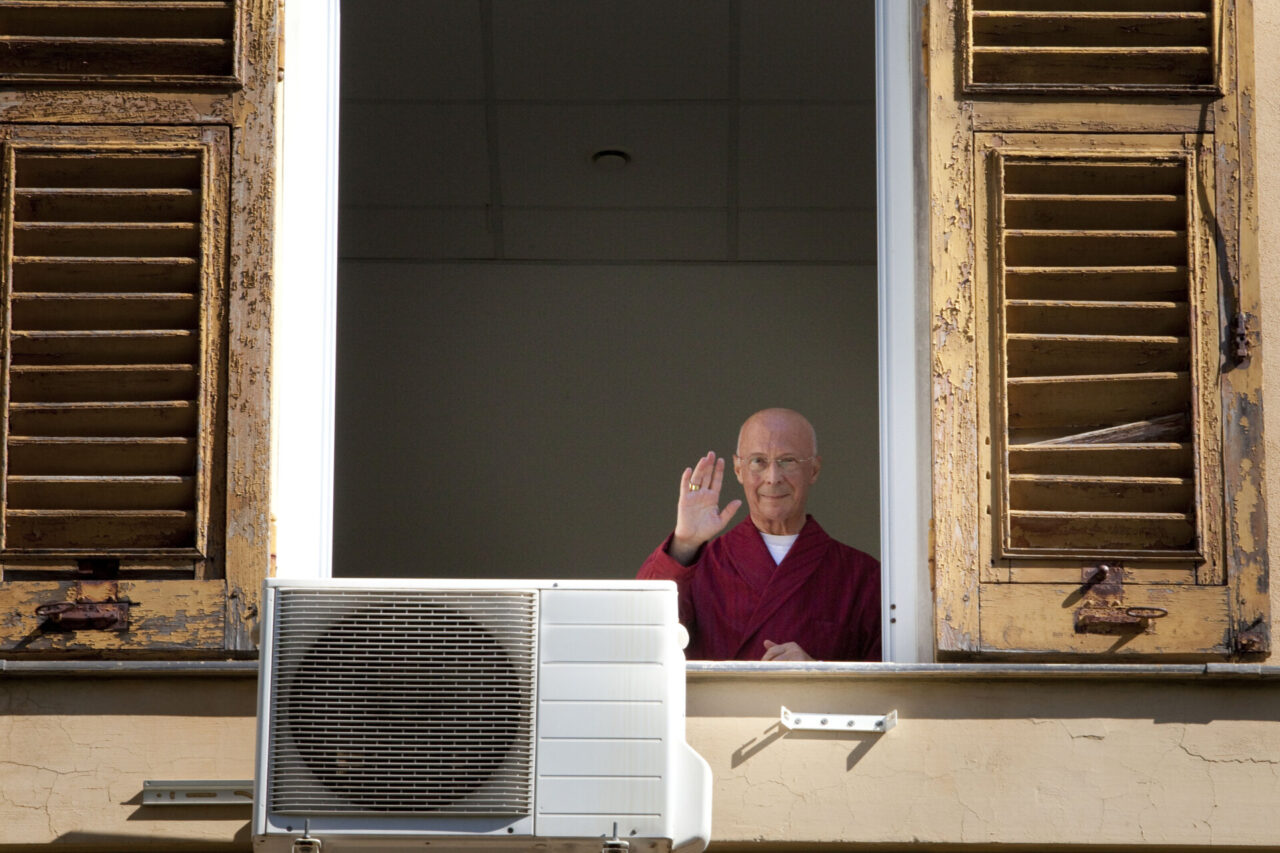 Il cardinal Angelo Bagnasco ricoverato al Galliera