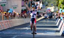 Giro d'Italia, la Liguria si tinge di rosa con 22mila bandierine