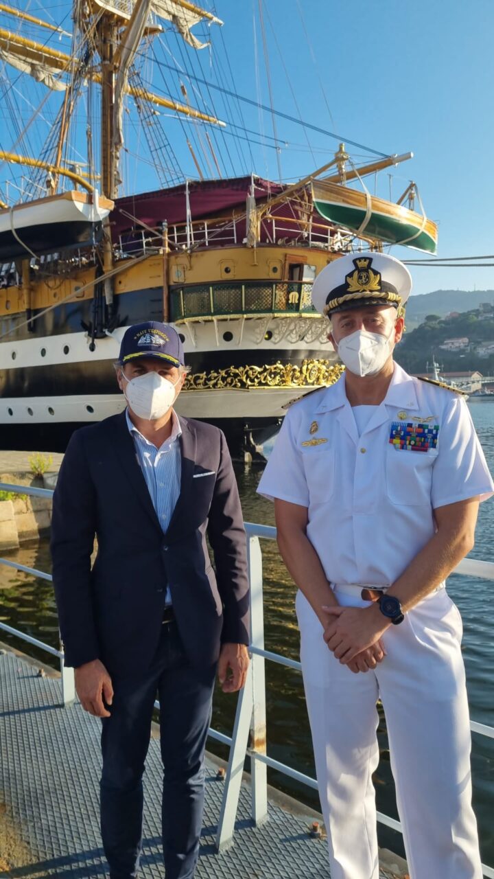 L’Amerigo Vespucci nella mani di un rapallese