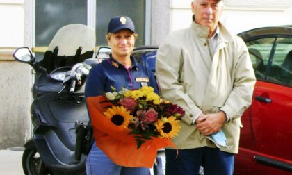 Poliziotta eroina gli salva la vita, lui la ringrazia con un mazzo di fiori