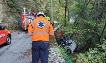 Furgone fuori strada a San Maurizio di Monti, l'autista imbragato e tratto in salvo