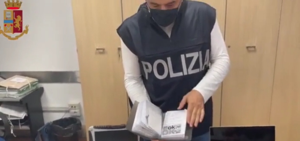 Mamma e hacker, la doppia vita della 40enne fermata dalla Polizia Postale