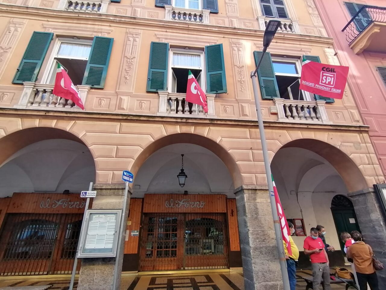 Attacco alla Cgil di Roma. Il presidio alla sede di Chiavari
