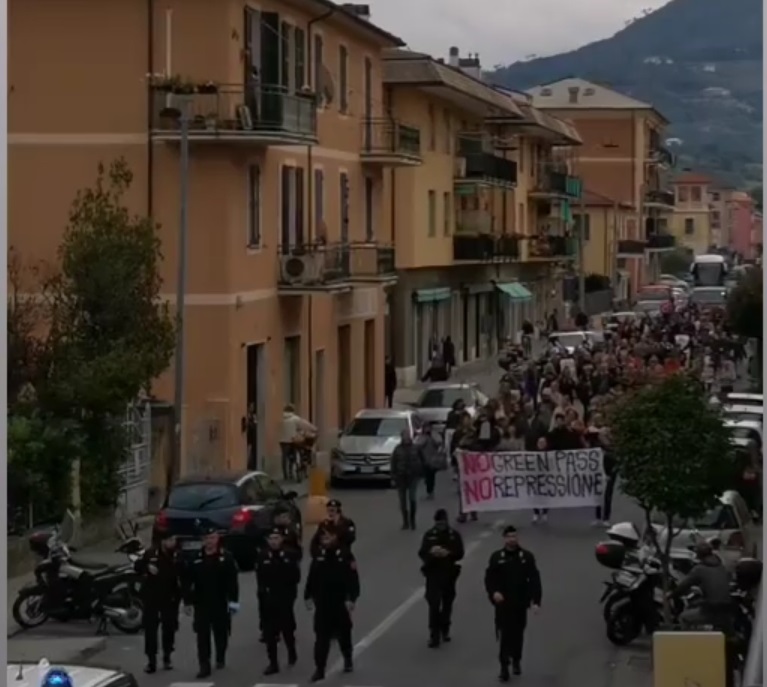 No Green pass in corteo a Sestri Levante