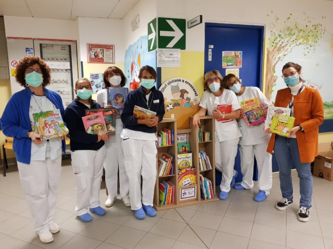 La Giunti di Chiavari dona 450 libri al reparto di Pediatria