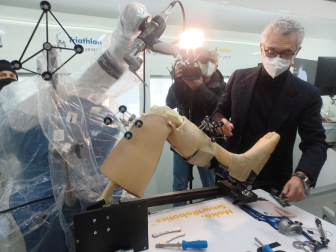 Al Galliera è arrivato Mako, il futuro della robotica ortopedica