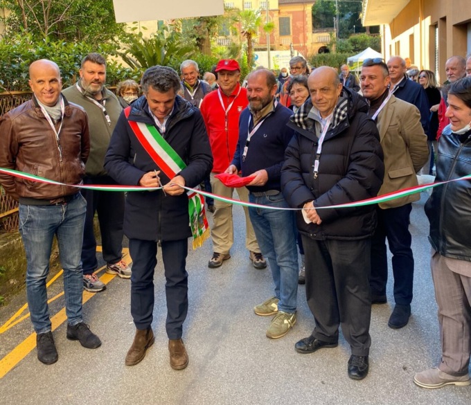 Folla all’inaugurazione del Sentiero recuperato del Tuia