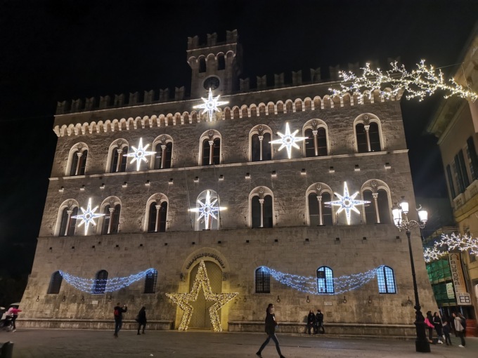 A Chiavari accese le luci natalizie: le prime foto