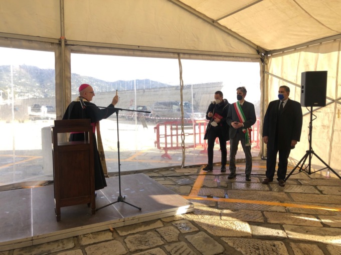 Santa Margherita, il Vescovo benedice il porto ricostruito