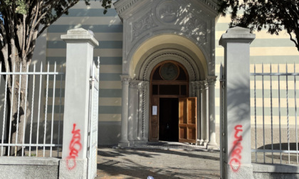 "Clero ladro", imbrattato il convento dei Frati Cappuccini