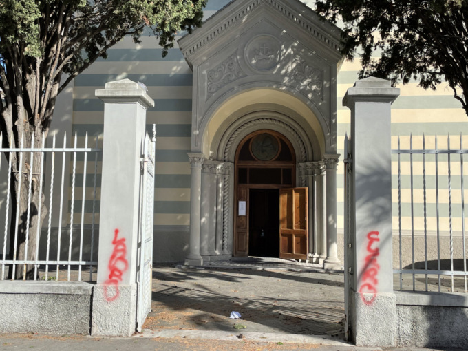 “Clero ladro”, imbrattato il convento dei Frati Cappuccini