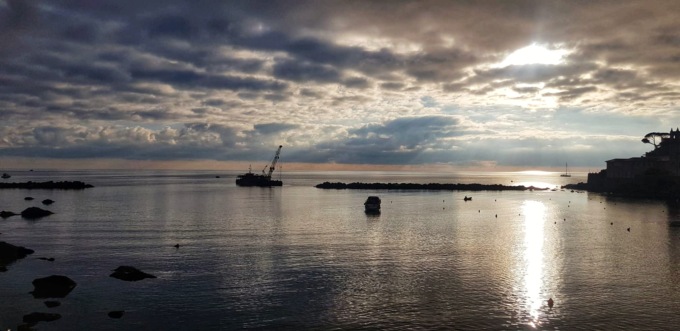 Iniziato il lavoro dei pontoni sulla diga di Portobello