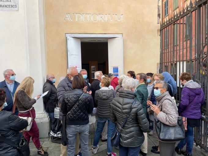 Caos all’hub vaccinale di Chiavari
