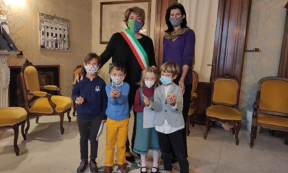 Palazzo Bianco, quattro bambini insegnano al Comune a tenere pulita la città