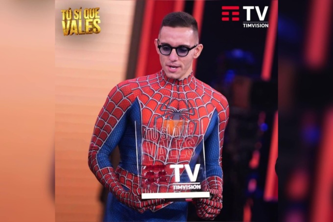 Mattia Villardita Spiderman di corsia premiato a Tu si che Vales