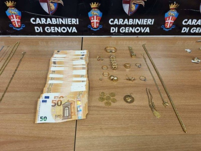 Giovane polacca truffava gli anziani, fermata con un chilo e mezzo di oro e 14mila euro