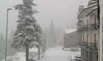 Nevicate copiose nell'entroterra, da Barbagelata a Varese Ligure: video e immagini