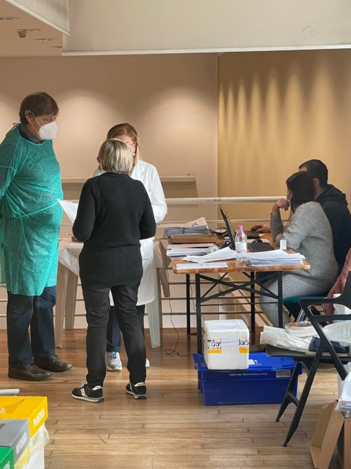 Proseguono le vaccinazioni nel mini hub allestito nella Biblioteca civica