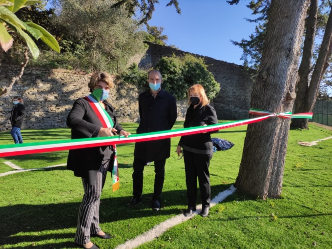 Nuova area giochi per gli alunni della scuola Mazzini