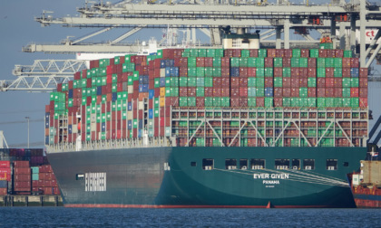 Marinaio sgozzato a bordo: choc in porto