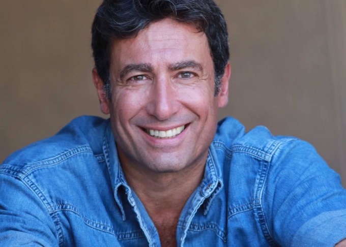 Trovato morto in casa l’attore Paolo Calissano
