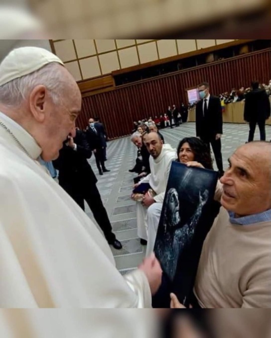 Il Cristo degli Abissi fotografato dal ligure Adriano Penco affascina Papa Francesco