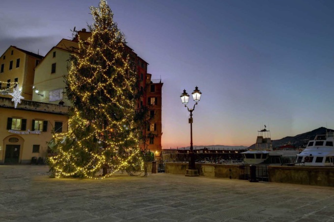 Fervono i preparativi a Camogli per tutti i suoi presepi