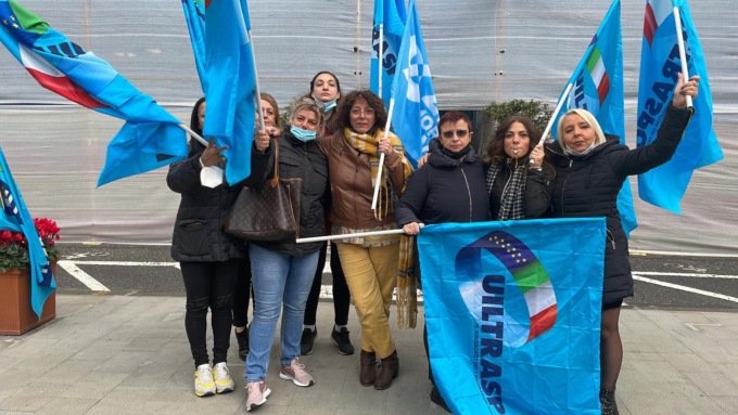 Comune di Recco, Uiltrasporti in presidio fino alle 13 con le lavoratrici delle pulizie che da oggi sono senza lavoro