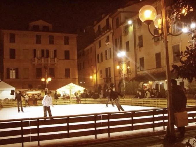 Torna a Chiavari la pista di pattinaggio sul ghiaccio in piazza Fenice