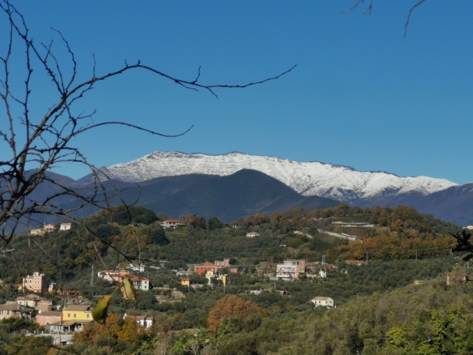 Colline imbiancate in tutto il Levante, le previsioni Arpal