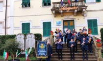 Successo del "concerto itinerante" degli auguri, le immagini