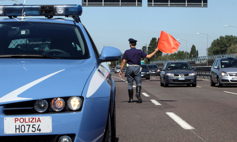 Un homme de 36 ans arrêté sur l’autoroute à Bordighera.  Il transportait des migrants vers la France