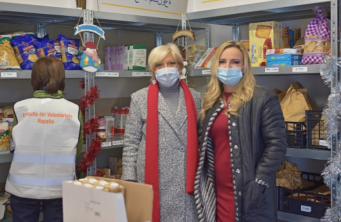 Panettoni e dolcetti dal Movimento 5 Stelle alla Consulta del Volontariato
