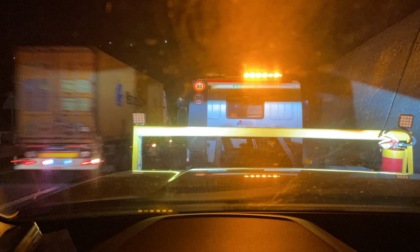 Arriva all'ospedale in carroattrezzi pur di fare la terza dose di vaccino